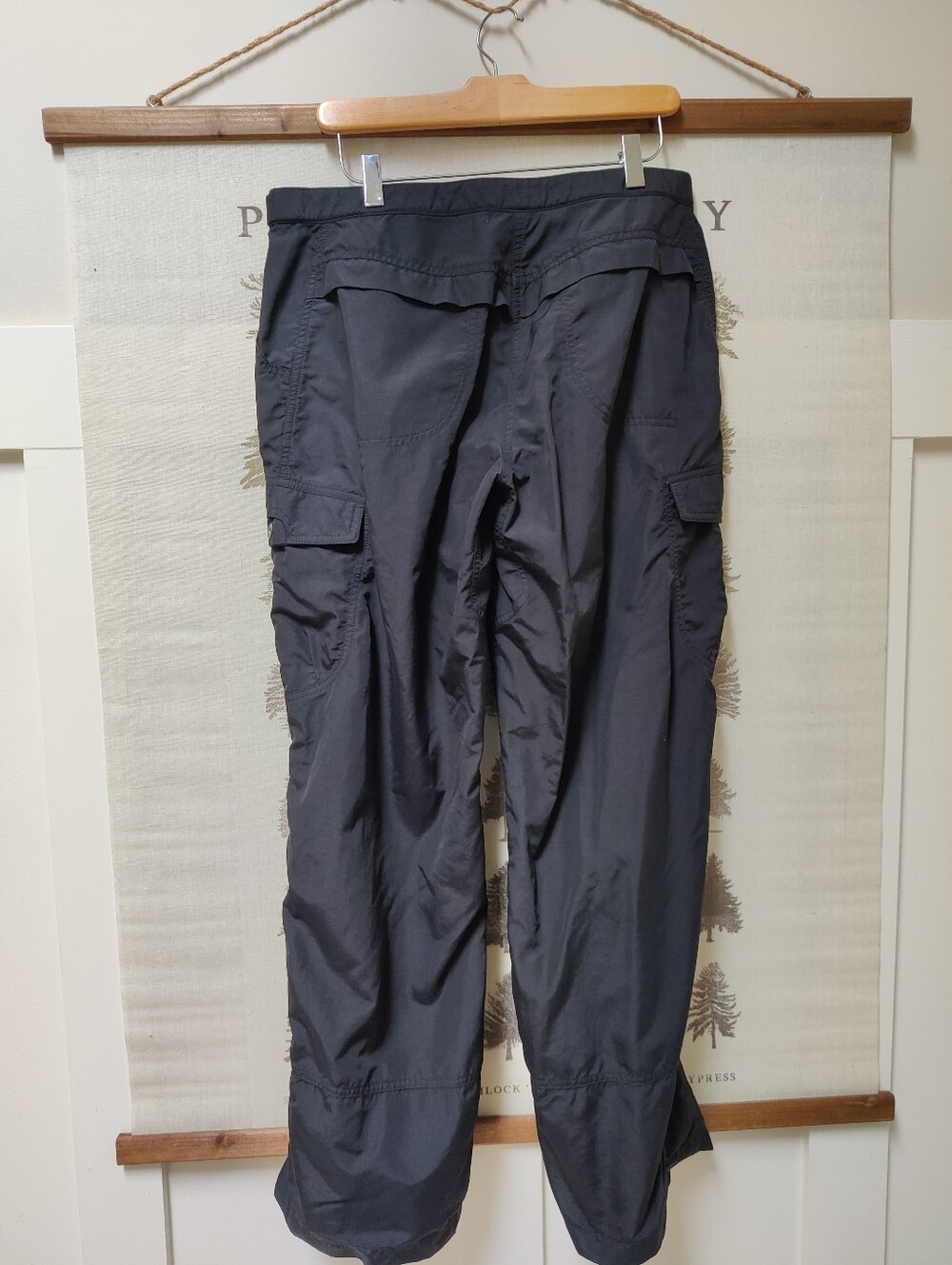 MEC Mountain Equipment Co-op Black Cargo Hiking Pants Size 12 - Picture 4 of 6